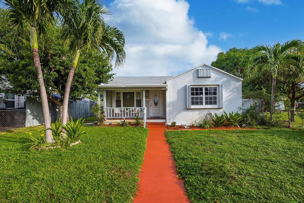 719 SUMMIT Boulevard, West Palm Beach FL 33405 - West Palm Beach, FL - Photo 1