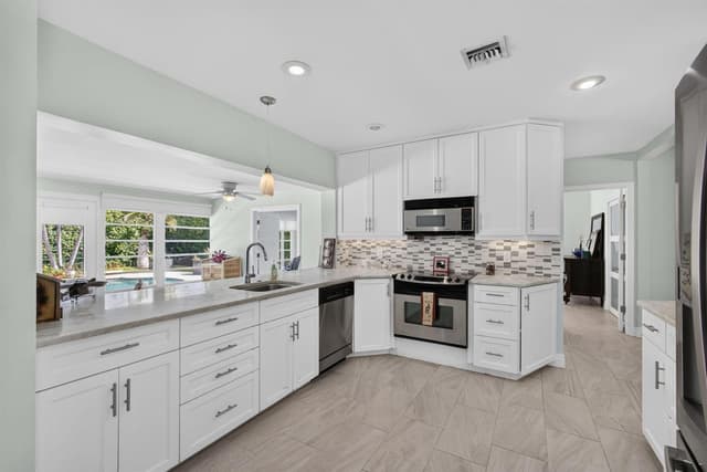 128 VASSAR Drive, FL 33460 - Photo 4