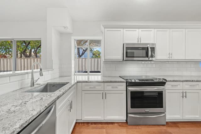 28 Governors Court, Palm Beach Gardens FL 33418 - Palm Beach Gardens, FL - Photo 4