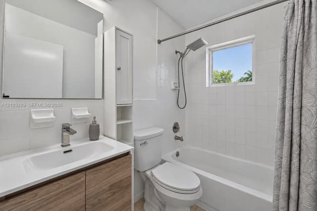 6528 W 22nd Ln, Hialeah FL 33016 - Hialeah, FL - Photo 7