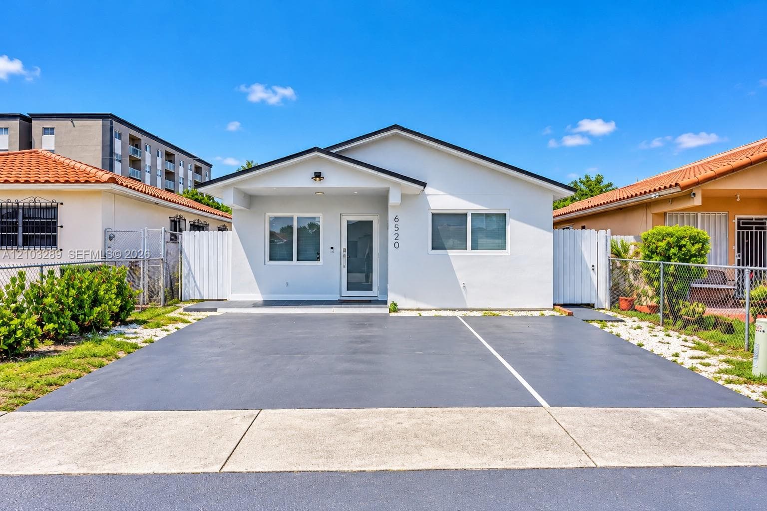 6528 W 22nd Ln, Hialeah FL 33016 - Hialeah, FL - Photo 1
