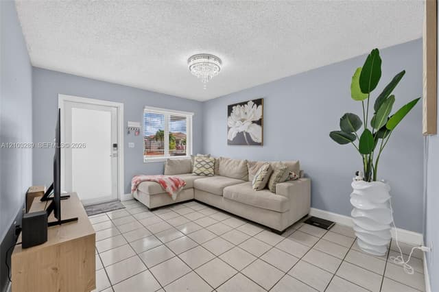6528 W 22nd Ln, Hialeah FL 33016 - Hialeah, FL - Photo 4