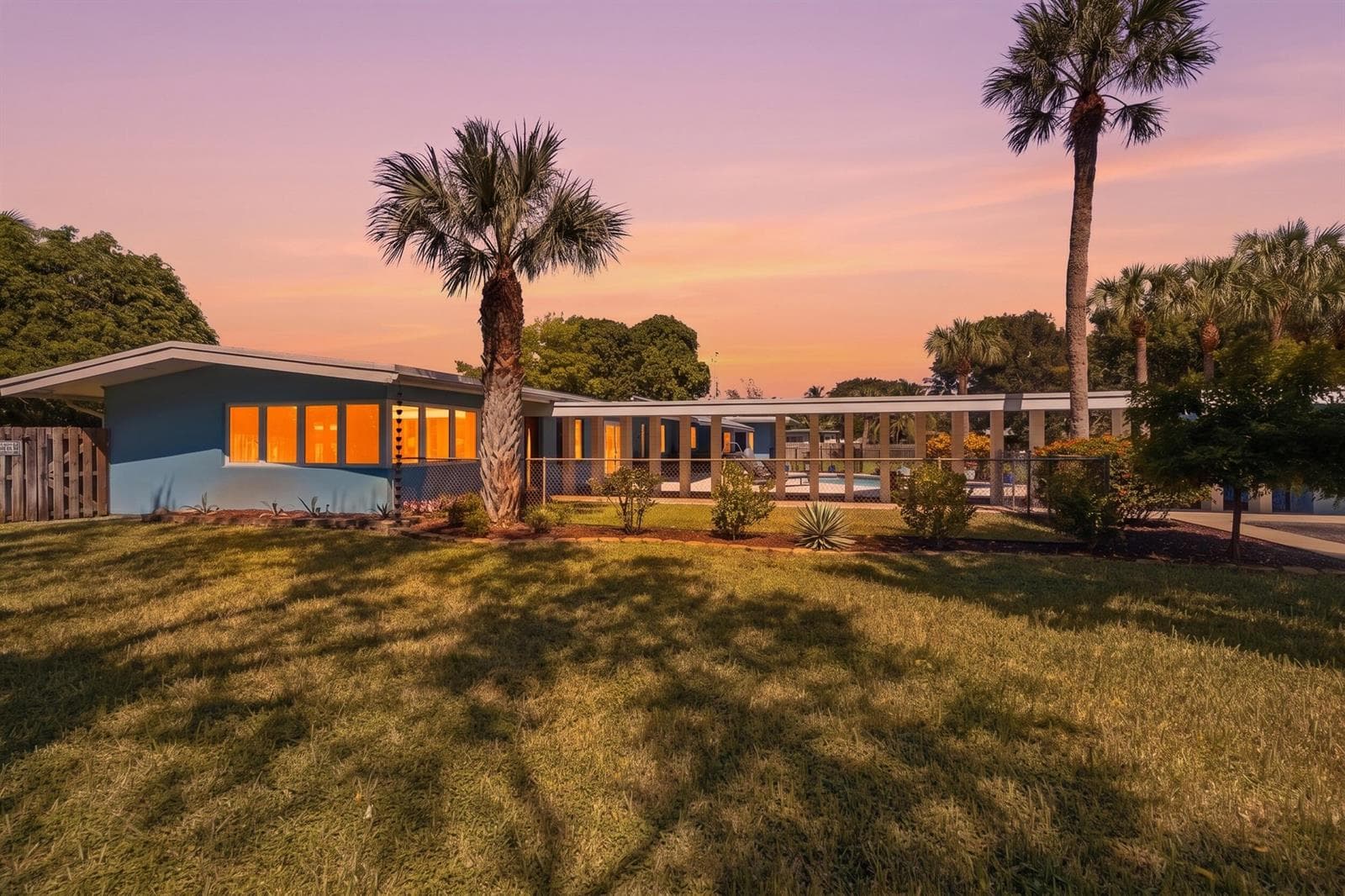 4501 E COUNTRY CLUB Circle, Plantation FL 33317 - Plantation, FL - Photo 1