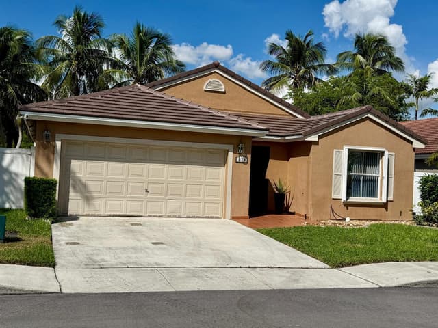 870 NW 166TH Avenue, Pembroke Pines FL 33028 - Pembroke Pines, FL - Photo 2