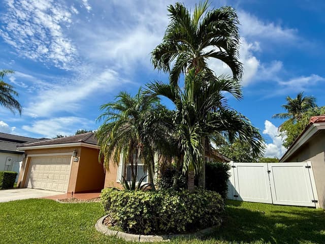 870 NW 166TH Avenue, Pembroke Pines FL 33028 - Pembroke Pines, FL - Photo 4