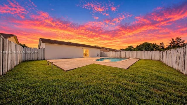 405 SW 78th Ter, North Lauderdale FL 33068 - North Lauderdale, FL - Photo 2
