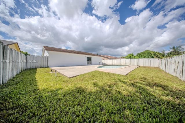 405 SW 78th Ter, North Lauderdale FL 33068 - North Lauderdale, FL - Photo 5