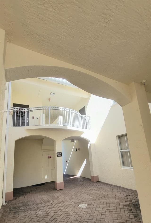 10022 NW 7th St # 205, Miami FL 33172 - Miami, FL - Photo 5