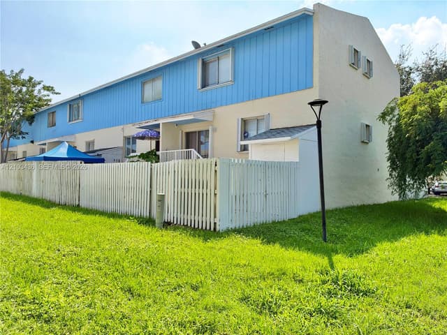 22201 SW 103rd Ave, Cutler Bay FL 33190 - Cutler Bay, FL - Photo 6
