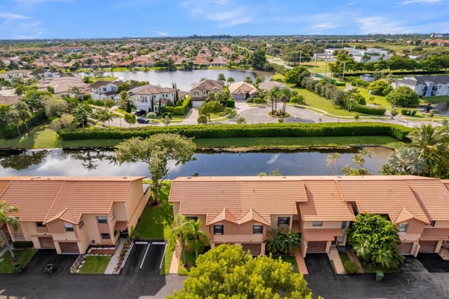 942 SW 113th Terrace, Pembroke Pines FL 33025 - Pembroke Pines, FL - Photo 6