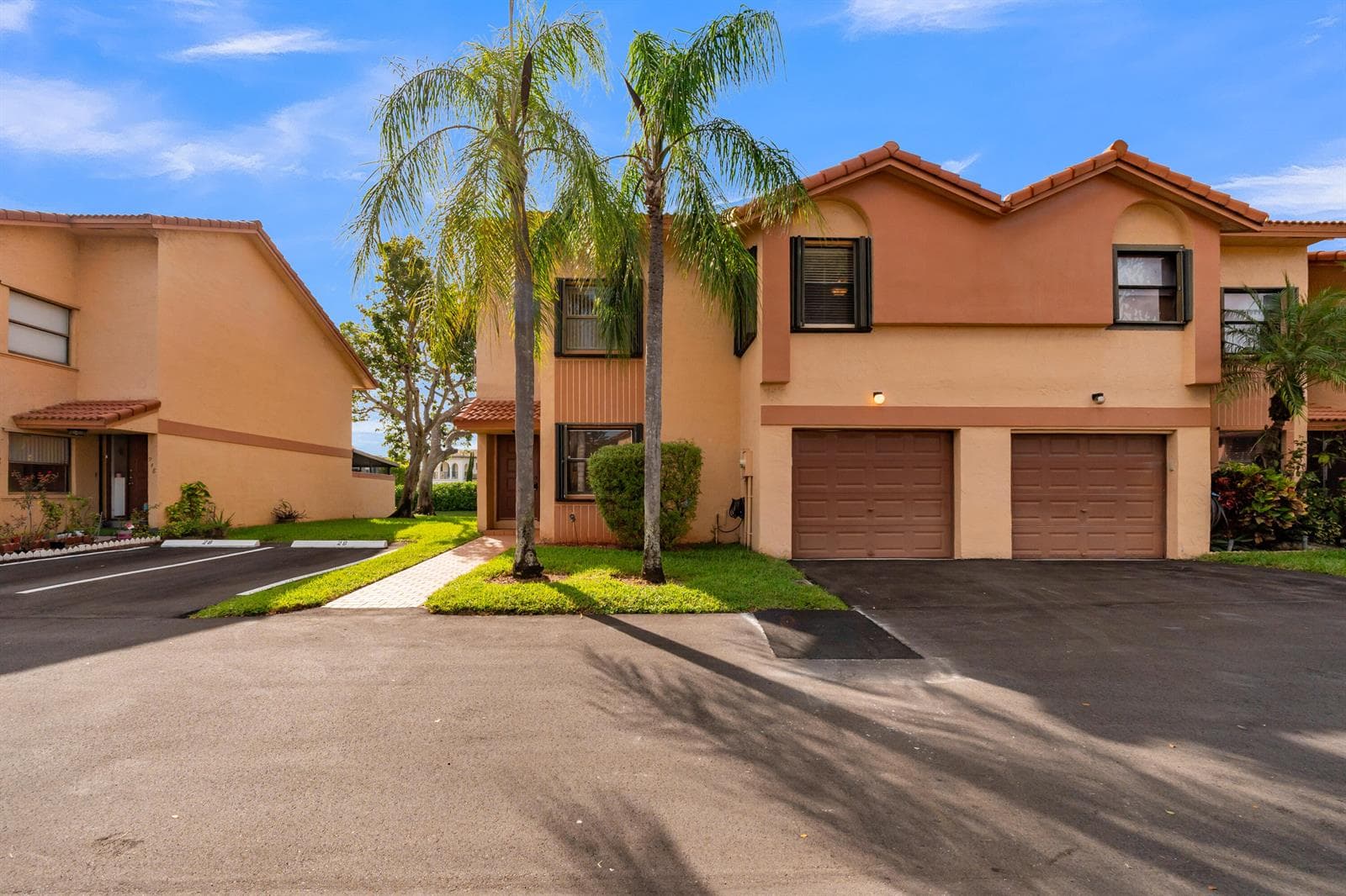 942 SW 113th Terrace, Pembroke Pines FL 33025 - Pembroke Pines, FL - Photo 1