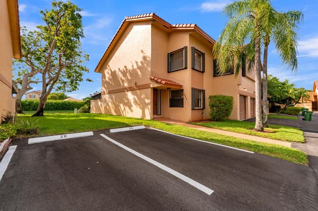 942 SW 113th Terrace, Pembroke Pines FL 33025 - Pembroke Pines, FL - Photo 5