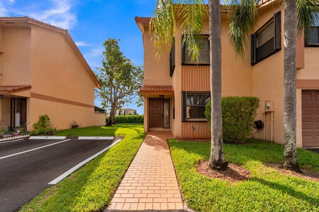 942 SW 113th Terrace, Pembroke Pines FL 33025 - Pembroke Pines, FL - Photo 4