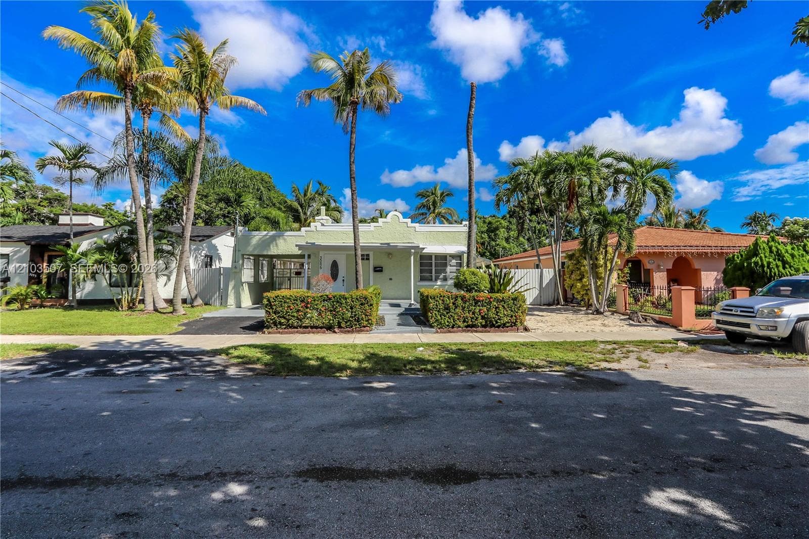 3085 NW 3rd St, Miami FL 33125