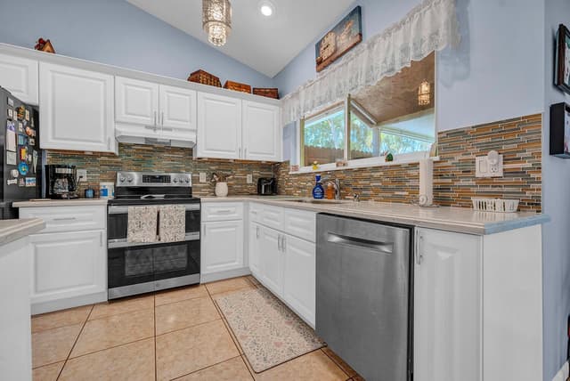 8026 Marshwood Lane, Lake Worth FL 33467 - Lake Worth, FL - Photo 2