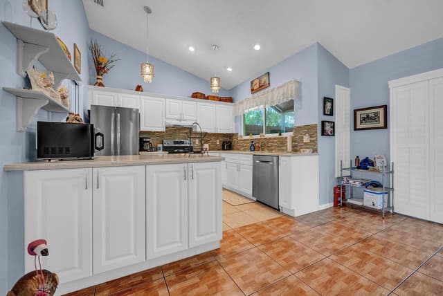 8026 Marshwood Lane, Lake Worth FL 33467 - Lake Worth, FL - Photo 3