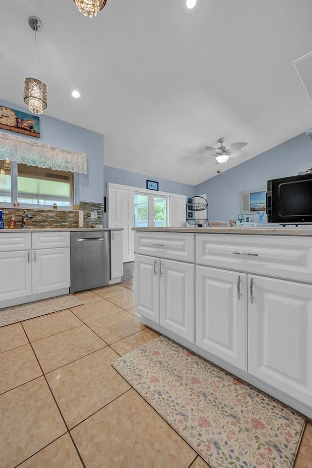 8026 Marshwood Lane, Lake Worth FL 33467 - Lake Worth, FL - Photo 5