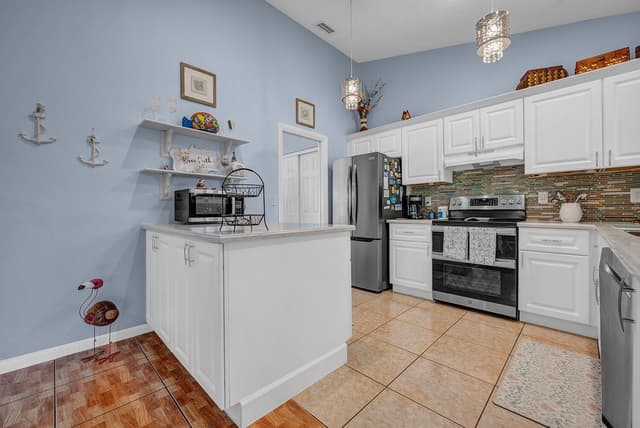 8026 Marshwood Lane, Lake Worth FL 33467 - Lake Worth, FL - Photo 4