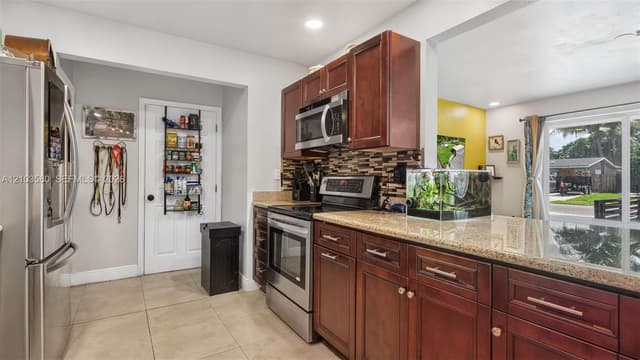 6311 Liberty St, Hollywood FL 33024 - Hollywood, FL - Photo 2