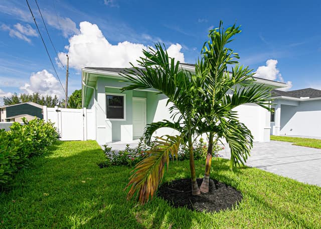 2367 E FAITH Avenue, FL 33417 - Photo 2