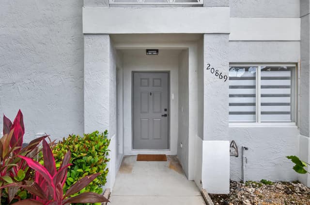 20869 NW 2ND Street # 1, Pembroke Pines FL 33029 - Pembroke Pines, FL - Photo 2