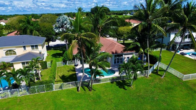 5574 Bermuda Dunes Circle, Lake Worth FL 33463 - Lake Worth, FL - Photo 7