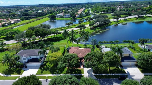 5574 Bermuda Dunes Circle, Lake Worth FL 33463 - Lake Worth, FL - Photo 4