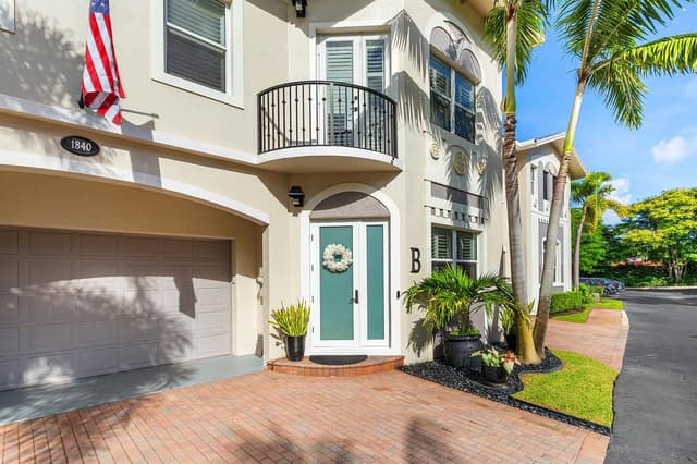 1840 HIGHLAND GROVE Drive, Delray Beach FL 33445 - Delray Beach, FL - Photo 2