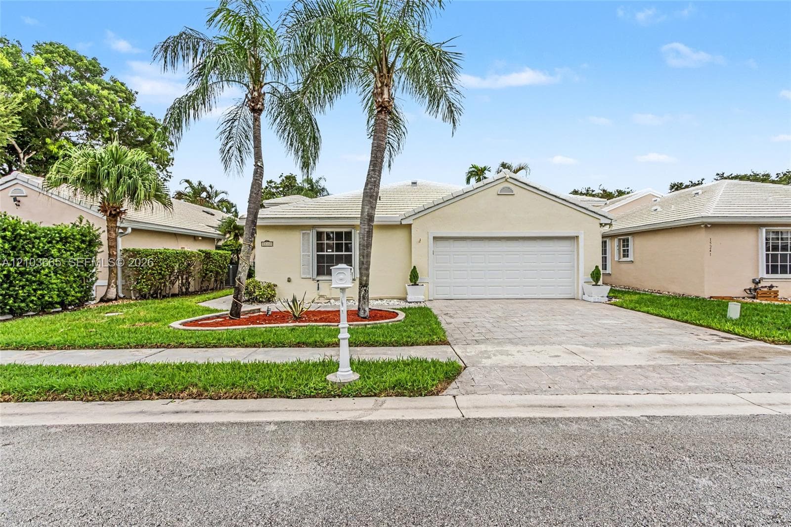 15251 Wilshire Way, Pembroke Pines FL 33027 - Pembroke Pines, FL - Photo 1