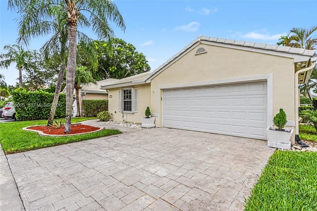 15251 Wilshire Way, Pembroke Pines FL 33027 - Pembroke Pines, FL - Photo 5