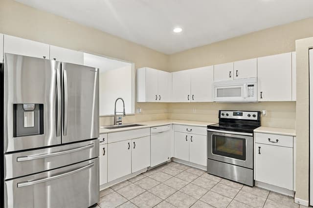 5477 NW 90th Terrace, Sunrise FL 33351 - Sunrise, FL - Photo 3