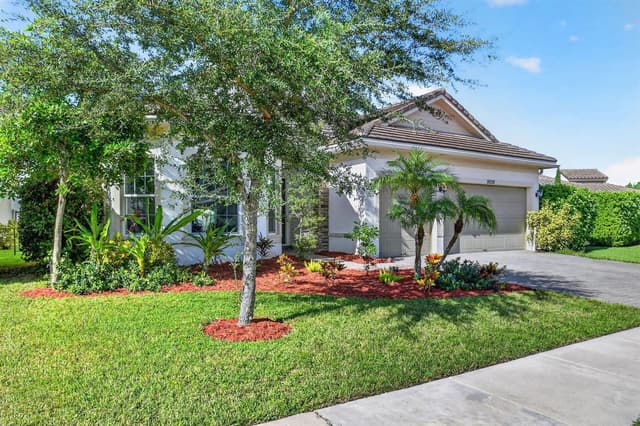 9228 Greenspire Lane, Lake Worth FL 33467 - Lake Worth, FL - Photo 2