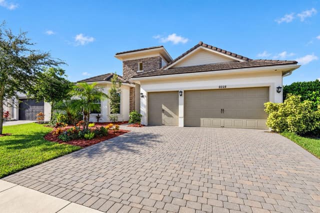 9228 Greenspire Lane, Lake Worth FL 33467 - Lake Worth, FL - Photo 3