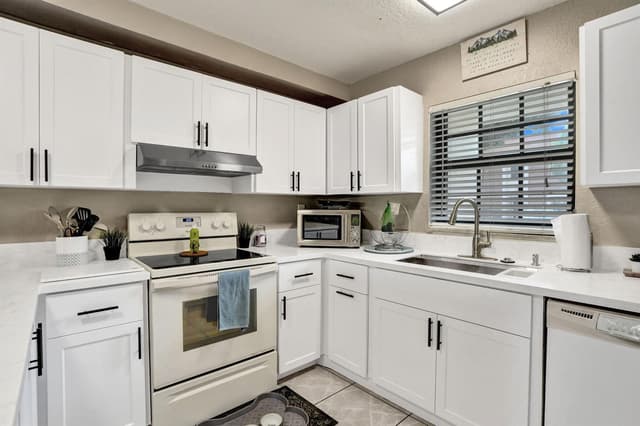 178 NW 115th Terrace, Plantation FL 33325 - Plantation, FL - Photo 5