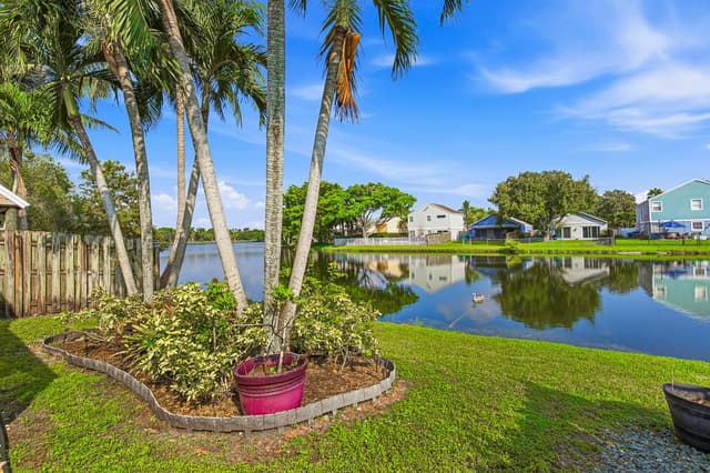 501 Lakeside Circle, Sunrise FL 33326 - Sunrise, FL - Photo 2