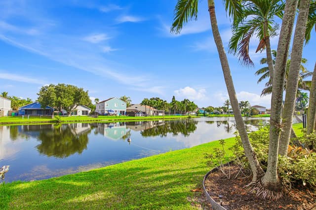 501 Lakeside Circle, Sunrise FL 33326 - Sunrise, FL - Photo 4