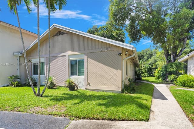 2131 Nova Village Dr, Davie FL 33317 - Davie, FL - Photo 3