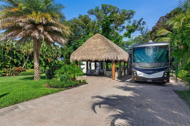 157 N Cortez Drive, Margate FL 33068 - Margate, FL - Photo 2