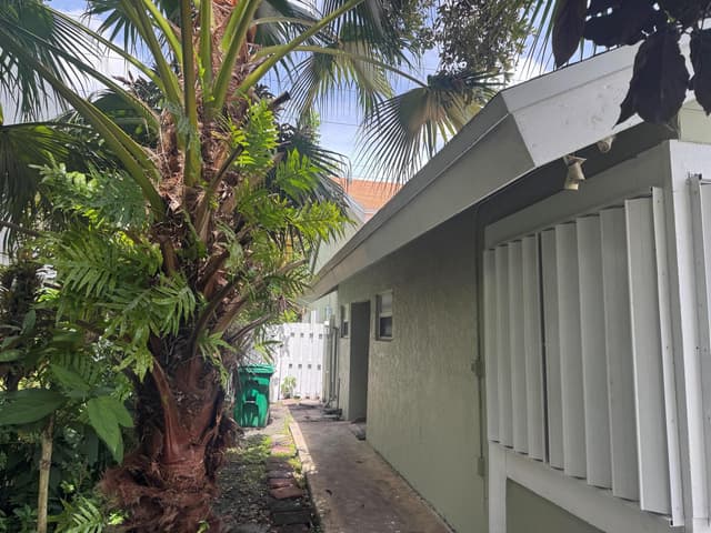 1111 SW 111th Way, Davie FL 33324 - Davie, FL - Photo 2