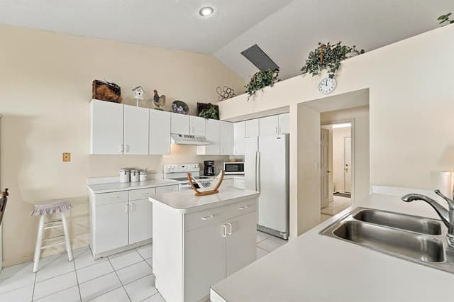 3705 BEACHWOOD Drive, Delray Beach FL 33445 - Delray Beach, FL - Photo 3