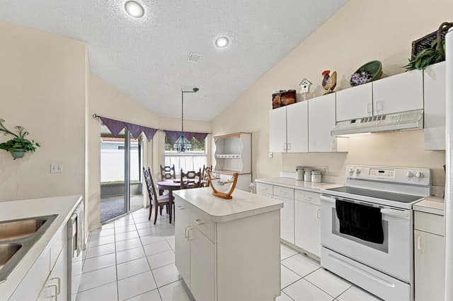3705 BEACHWOOD Drive, Delray Beach FL 33445 - Delray Beach, FL - Photo 4