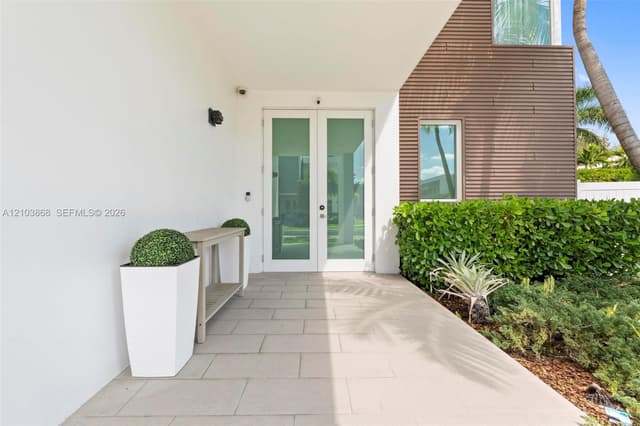 10431 NW 68th Ter, Doral FL 33178 - Doral, FL - Photo 2