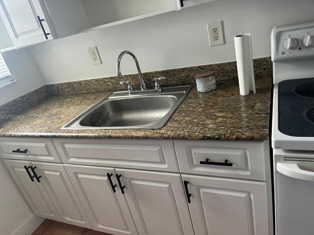 9260 Bay Harbor Ter # 24, Bay Harbor Islands FL 33154 - Bay Harbor Islands, FL - Photo 5