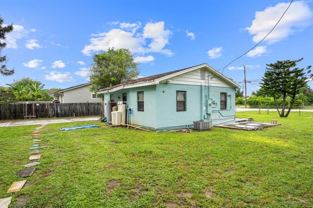 6368 Bishoff Road, West Palm Beach FL 33413 - West Palm Beach, FL - Photo 4