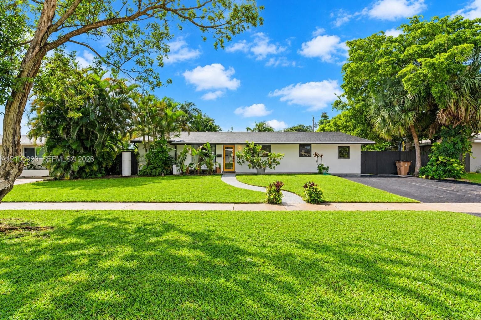 590 NW 38th Pl, Deerfield Beach FL 33064 - Deerfield Beach, FL - Photo 1
