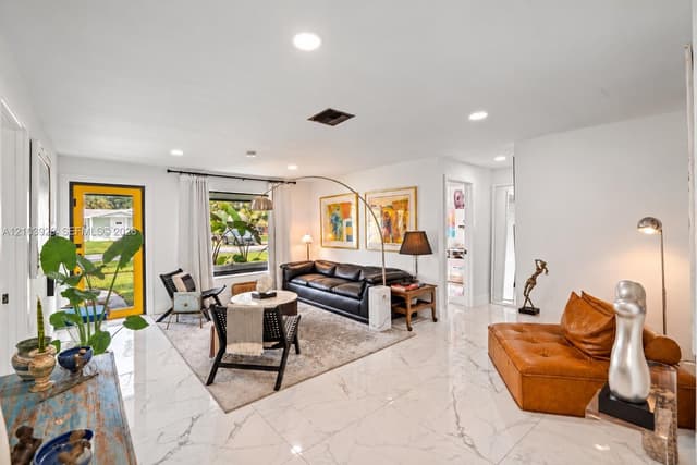590 NW 38th Pl, Deerfield Beach FL 33064 - Deerfield Beach, FL - Photo 4