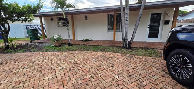 2512 Island Dr, Miramar FL 33023 - Miramar, FL - Photo 3