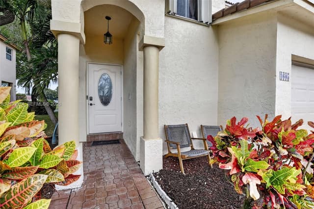 1605 SW 158th Ave, Pembroke Pines FL 33027 - Pembroke Pines, FL - Photo 2