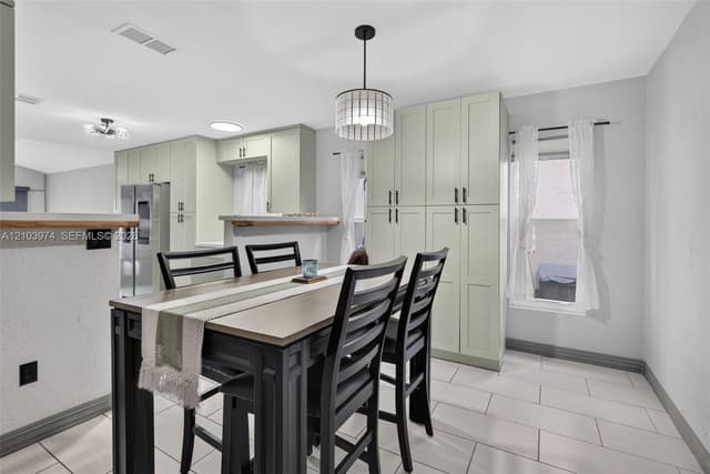 1605 SW 158th Ave, Pembroke Pines FL 33027 - Pembroke Pines, FL - Photo 6