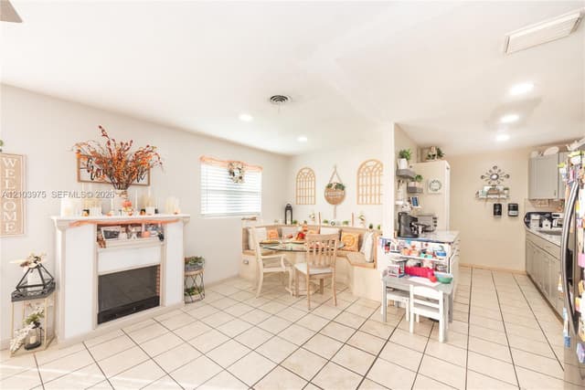 851 Caroline Cir, West Palm Beach FL 33413 - West Palm Beach, FL - Photo 3